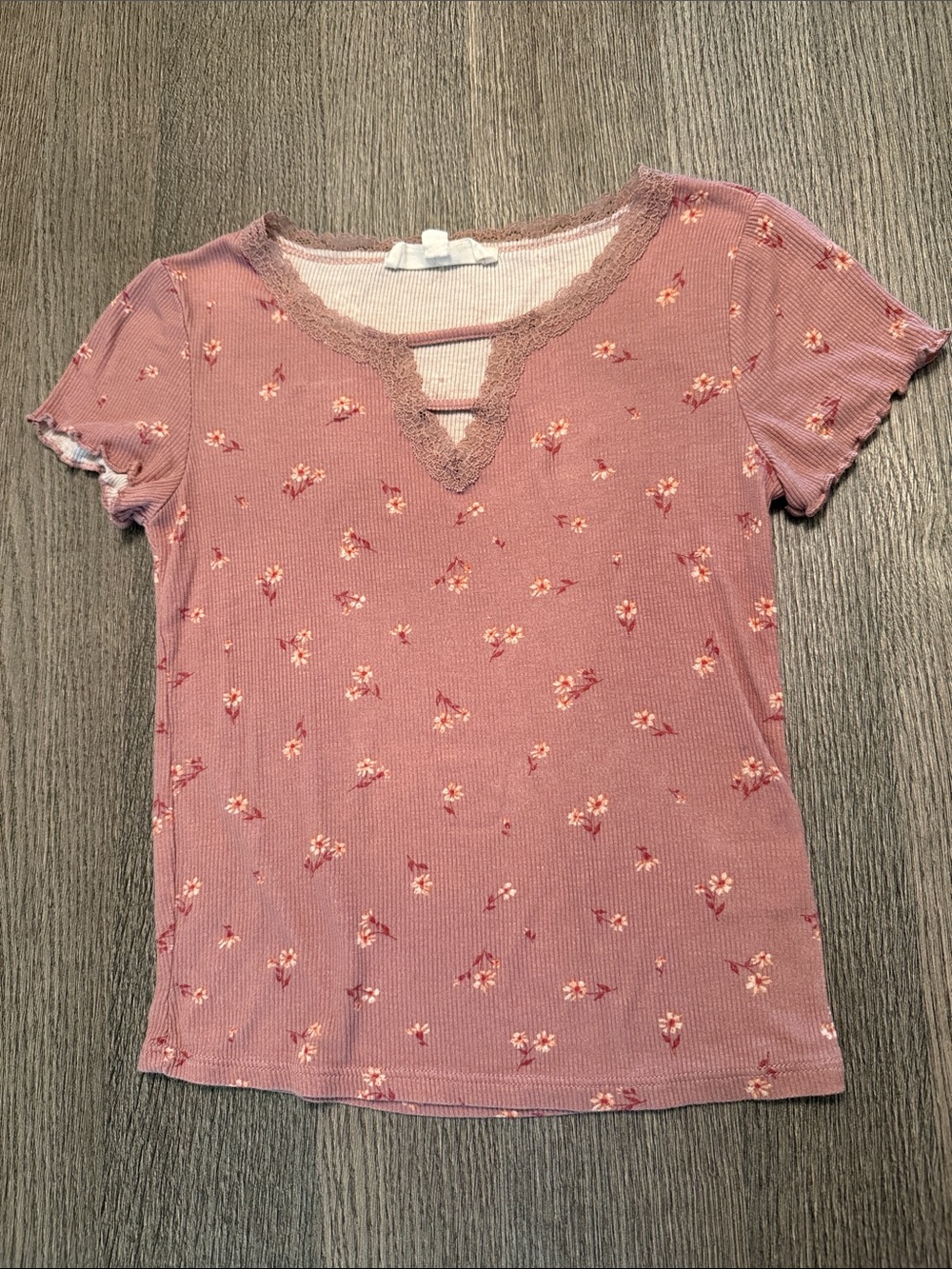 Hippie Rose Dusty Rose Floral Lace-Trim Short Sleeve Top